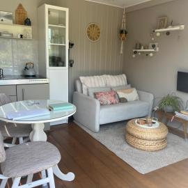 Tiny House Droom aan de Linge、Wadenoijenのホテル