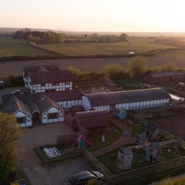 Green Cottage - Unique Family & Dog-Friendly Stay