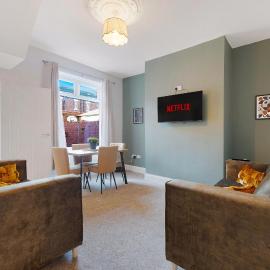 Spacious 4BR House Sleeps 8 by Stay With Us, hotel u gradu Bishop Auckland