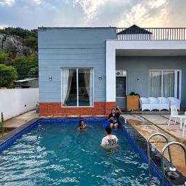 4j Aravalli Farms, hotel u gradu 'Dhauj'