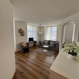 Haus zur Eiche Private 3,5 Zimmerwohnung bis zu 8 Gäste, hotel Churban