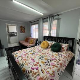 Molize Furnished Apartment, hotel in Alberton