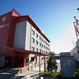 Hotel Basic, хотел в Вилафранка дел Пенедес