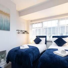Spacious 4Bedroom Home in Leeds Sleeps 10