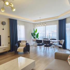 Utopia Suite Residence - 4 Bedroom Apartment, hotel in Bornova