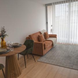 Flat with garage and balcony with view to a garden
