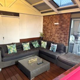 Charming 3-Bedroom House Rental in Pakenham, hotel a Pakenham
