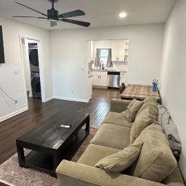 Pet friendly 2B1B APT near DT Marietta and Braves