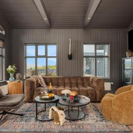 5BR Summerhouse with Sauna, Hot Tub and Scenic Views