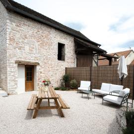 Maison de vacances avec cave voûtée entre Lyon et Beaune, hotel in Givry