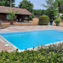 Chalet Saint Julien en Born, hotel in Saint-Julien-en-Born