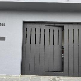 Casa com 02 quartos e estacionamento privativo centro praia, hôtel à Iguape