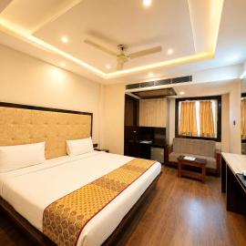 Hotel A One Luxury - Premium Stay Puri Beach، فندق في بوري