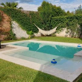 Casa con pileta con excelente ubicacion