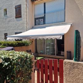 Sapcieux T2 avec parking privatif proche du port et les pieds dans l'eau, hotel in Saint-Cyprien-Plage