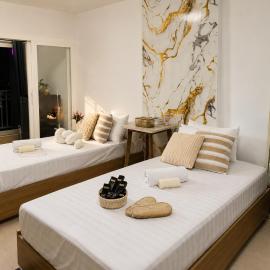 Twin Bed Phuket Old Town Fast Wifi Netflix GymPool, Hotel in Ban Lo Long