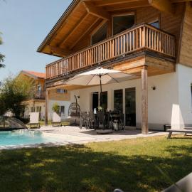 Luxalps- BergZeit- Inzell- Sommerpool- Sauna- Wandern- Chiemgau Card, hotel v destinácii Inzell