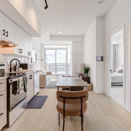 Escarpment Views - Luxury 1BR Condo - Resort-Style Amenities in North Burlington, hotel in Burlington