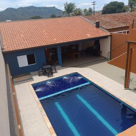Casa com piscina e vista
