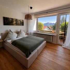 Renoviertes Apartment mit Hallenbad & Bergblick, Hotel in Oy-Mittelberg