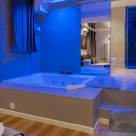 Four Luxury Suite