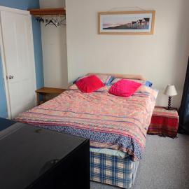 House near beach, Hotel in Port Talbot