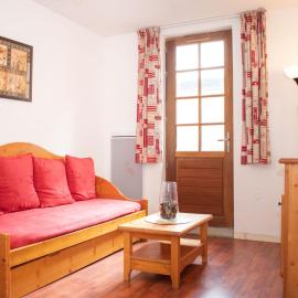 Charmant 2 Pièces à Vignec avec Terrasse, 6 Pers - FR-1-504-140, Hotel in Vignec