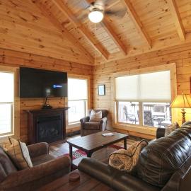 Moose Tracks Downtown Veranda Level Cabin with Hot Tub