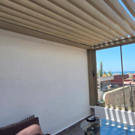 Cosy Duplex, Pool & Free Parking Steps to Beach, hotel in El Harhoura