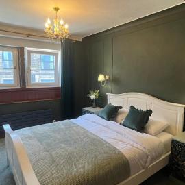 Cozy Cottage Retreat near Haworth log burner