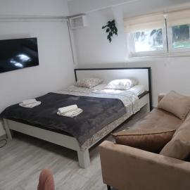 Fully Equipped Studio w King-Size Bed