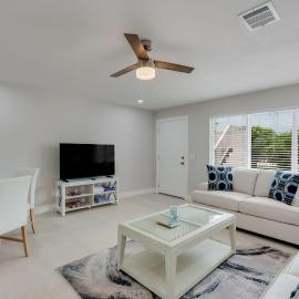 Sanibel Arms B3 Chic Canalside Condo Steps from Beach & Pool – hotel w mieście Sanibel