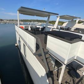 Floating House - LUXURY Floating Sea OASIS Pula