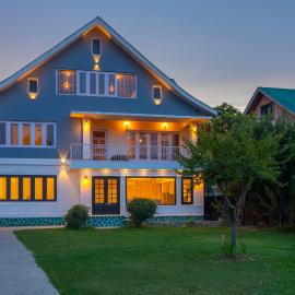 Blume House- 4BHK Holiday Home with Kitchen & Garden