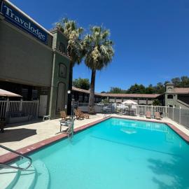 Travelodge by Wyndham Redding CA, hotell i Redding