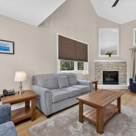 Family Townhome with outdoor pool access, hotel u gradu Kolingvud