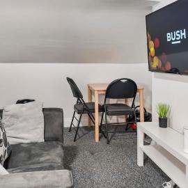 Cosy, Charming 2-Bedroom Oasis in Illekeston