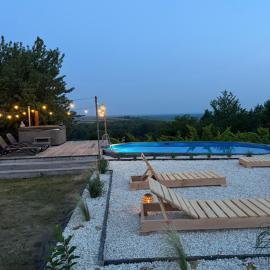 Widok i Wino Winnica Lipowiec, hotel in Lipowiec