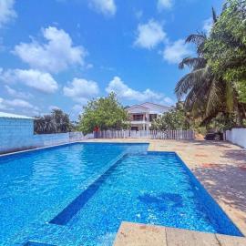 Pearl Beach Resort, khách sạn ở Covelong