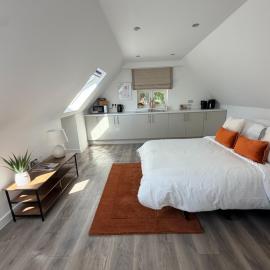 Modern studio near to world famous circuit, hotelli kohteessa Silverstone