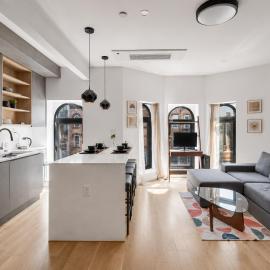 Spacious and Renovated 2Bd Near Train with Balcony, hotel en Brooklyn