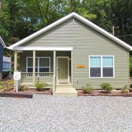 Sweet Retreat Creekside Cottage in Bryson City!