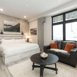 NEW Ski-In Ski-Out Romantic Studio for Two