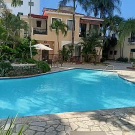 Peaceful Apartment with Pool in Colonia Tropical, Juan Dolio - Only a 3-Minute Walk to the Beach, hotel in Juan Dolio
