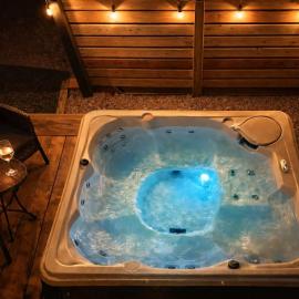 Romantic getaway 3BDR 2BTH HotTub Sauna Fireplace