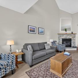 Four Season Family Retreat with Pool Access, ξενοδοχείο σε Collingwood