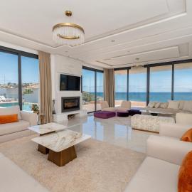 Sea view villa & pool