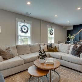 5 Mi to Boston & Airport! Townhome w/ Skyline View, hotel a Everett