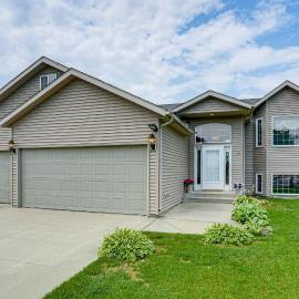 Deck & Yard! Moorhead Getaway Near Downtown Fargo, hotel a Moorhead