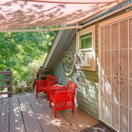 Walk to Downtown Chico! Tree-Lined Apt w/ Deck